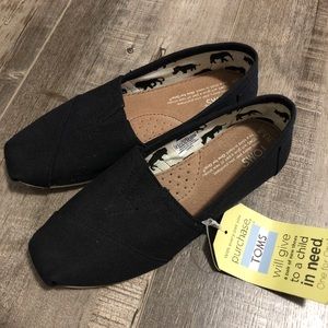 NWT! TOMS Classic Loafer 5.5